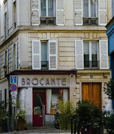 Apartment Romantique Montmartre Paris